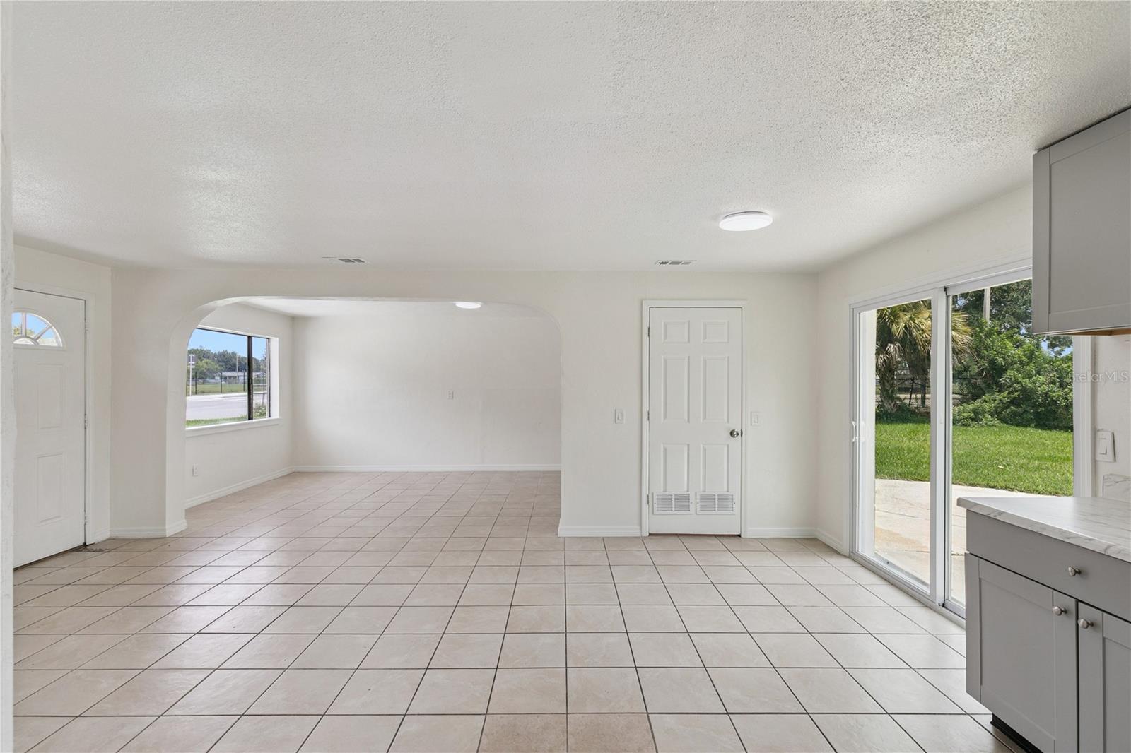 875 Loomis, Daytona Beach, FL 32114