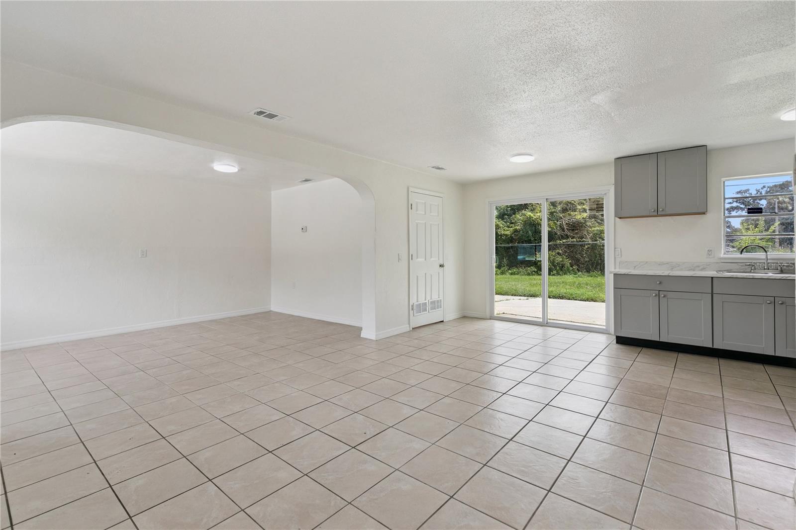 875 Loomis, Daytona Beach, FL 32114