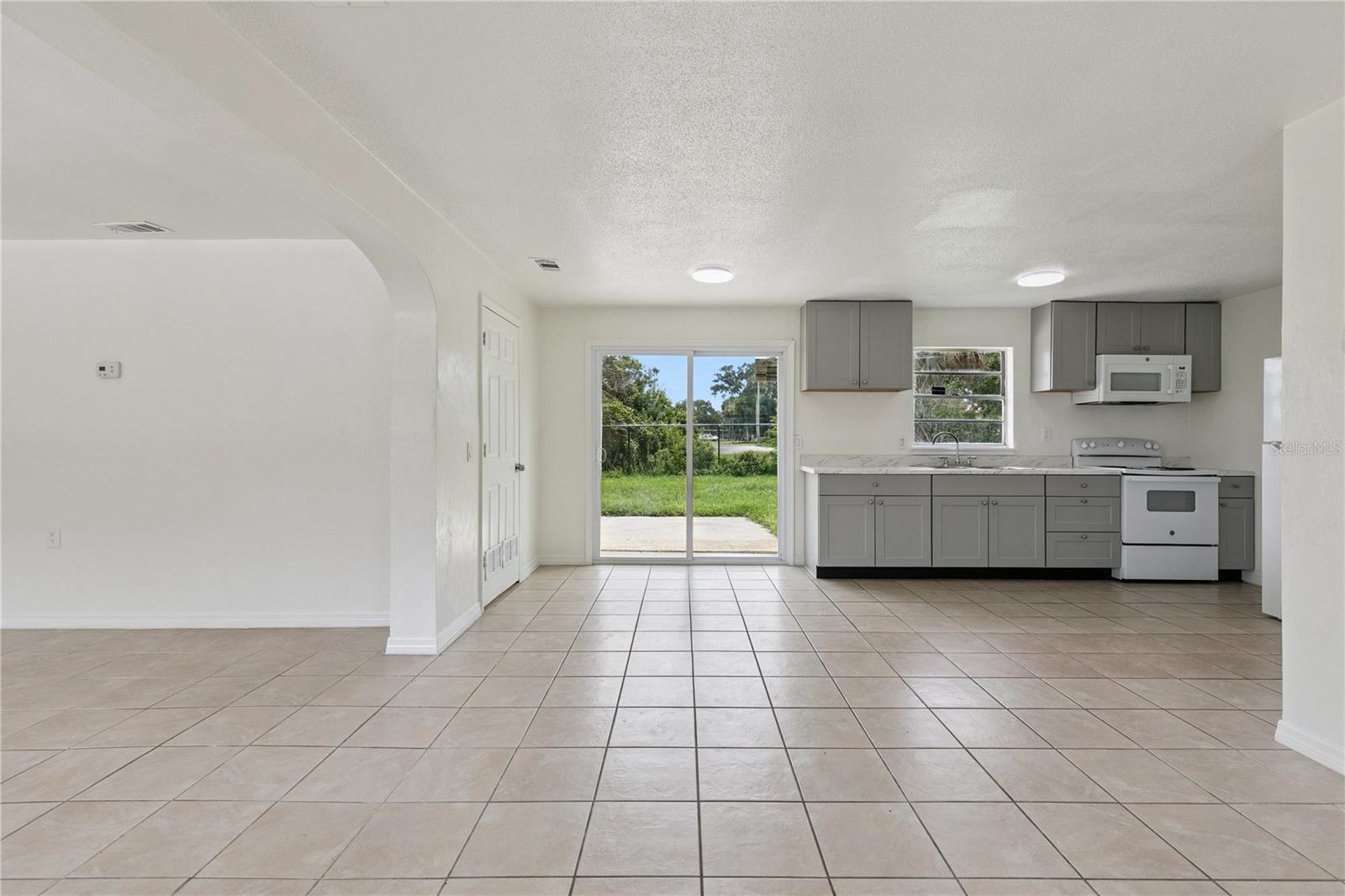 875 Loomis, Daytona Beach, FL 32114