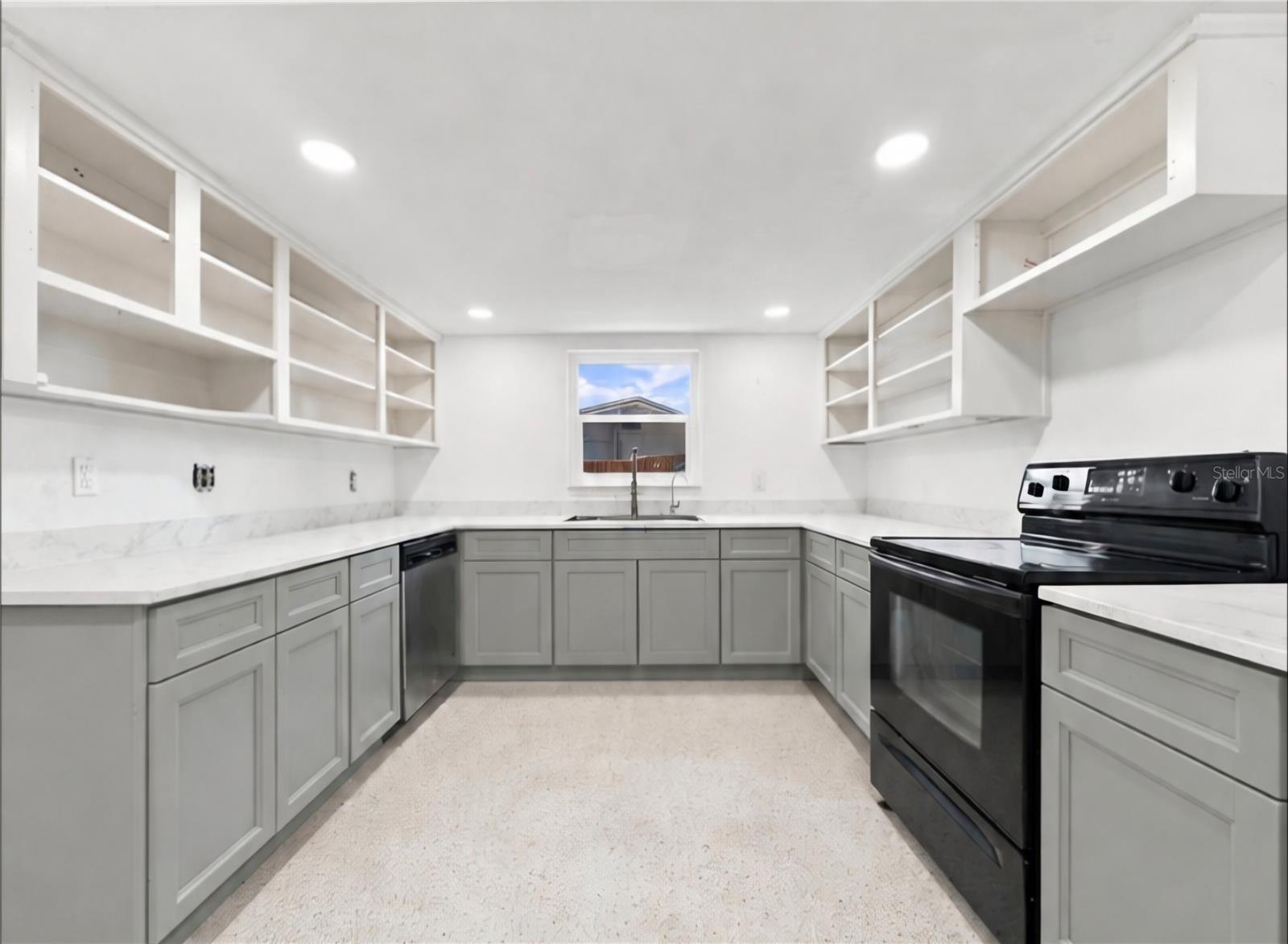 6100 35th, St Petersburg, FL 33710