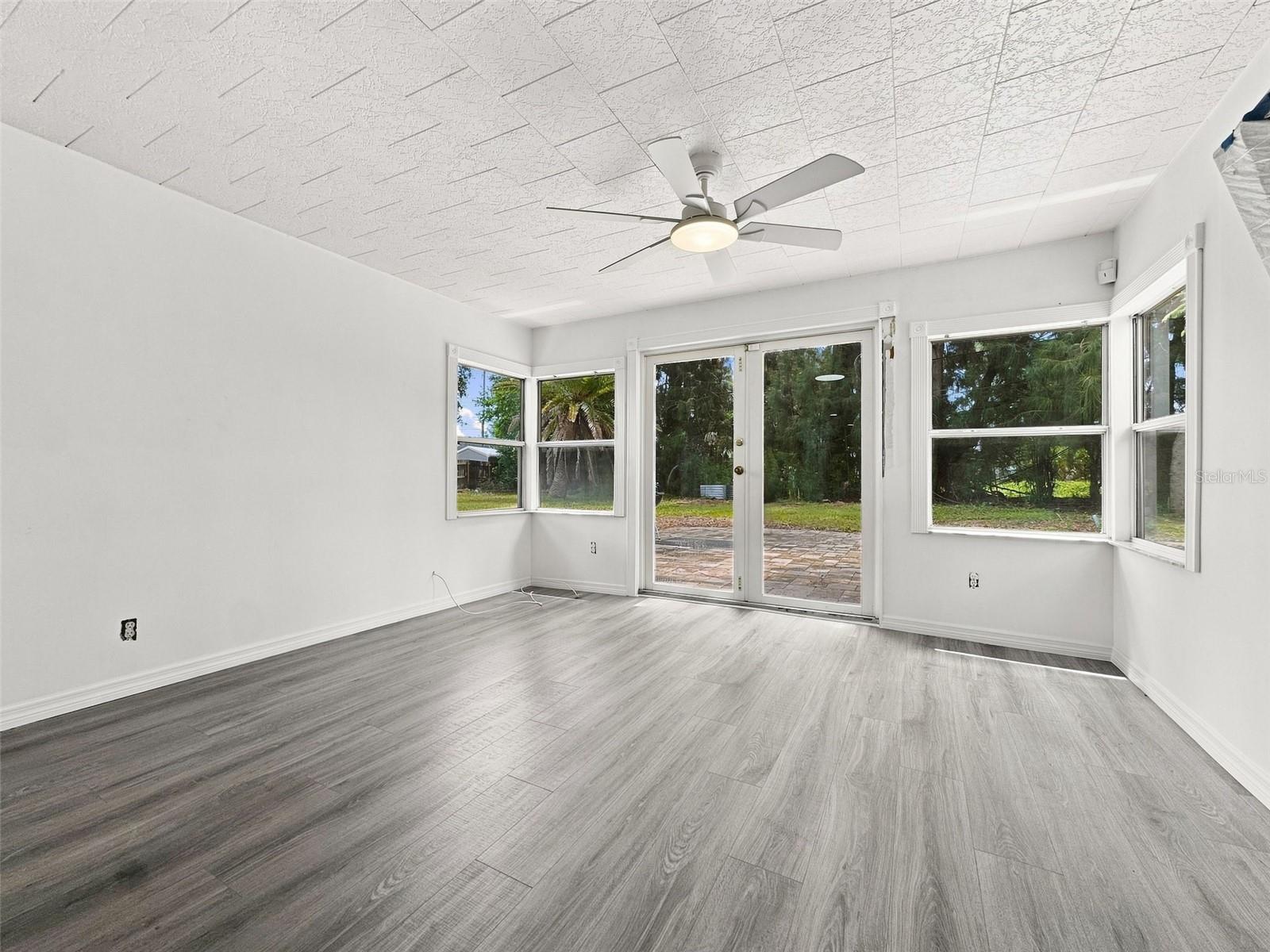 6100 35th, St Petersburg, FL 33710