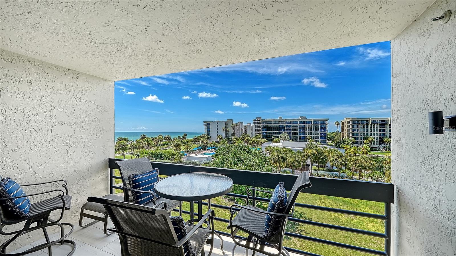 1075 Gulf of Mexico Unit 303, Longboat Key, FL 34228