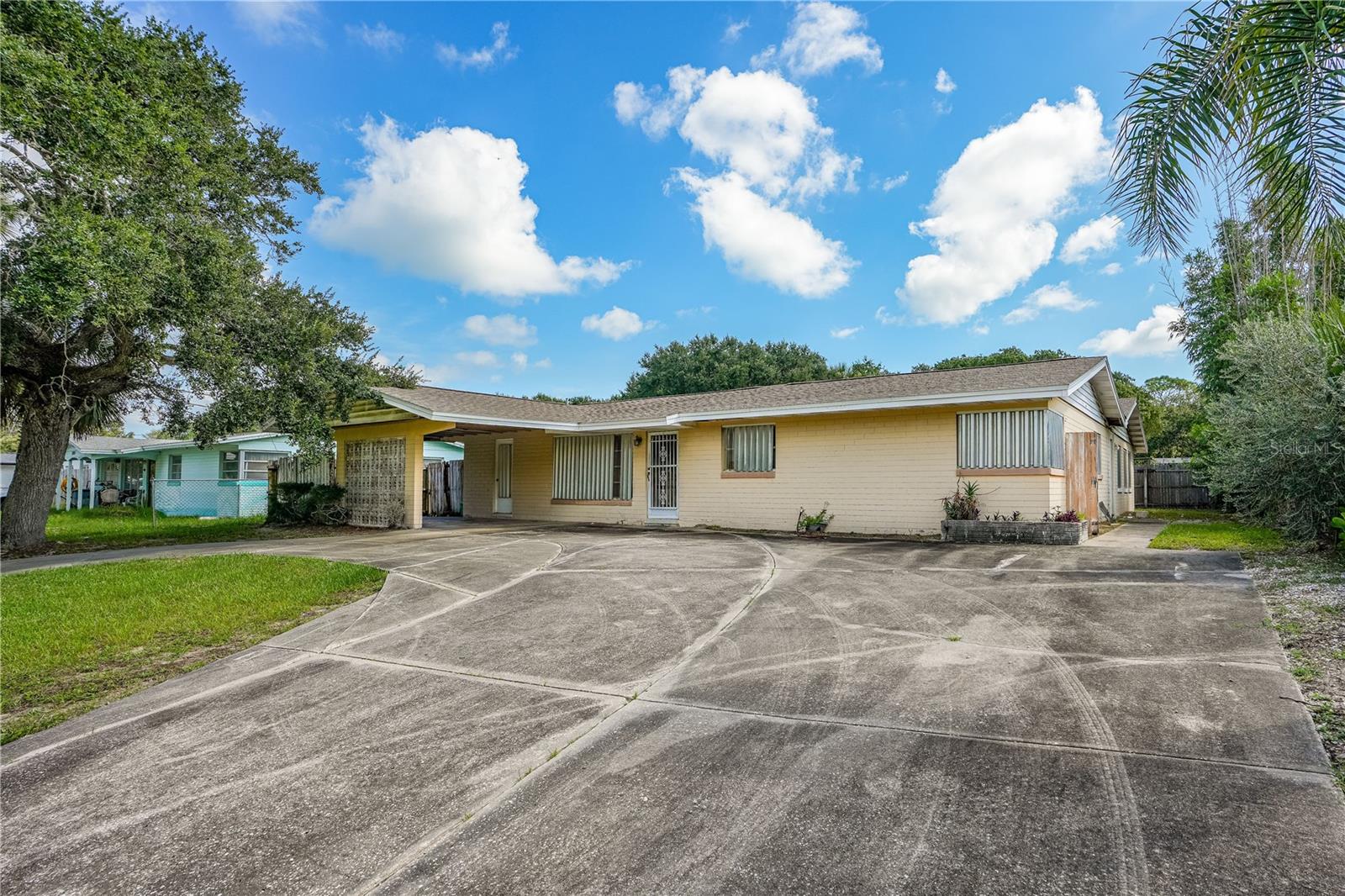 2005 Saxon, New Smyrna Beach, FL 32169