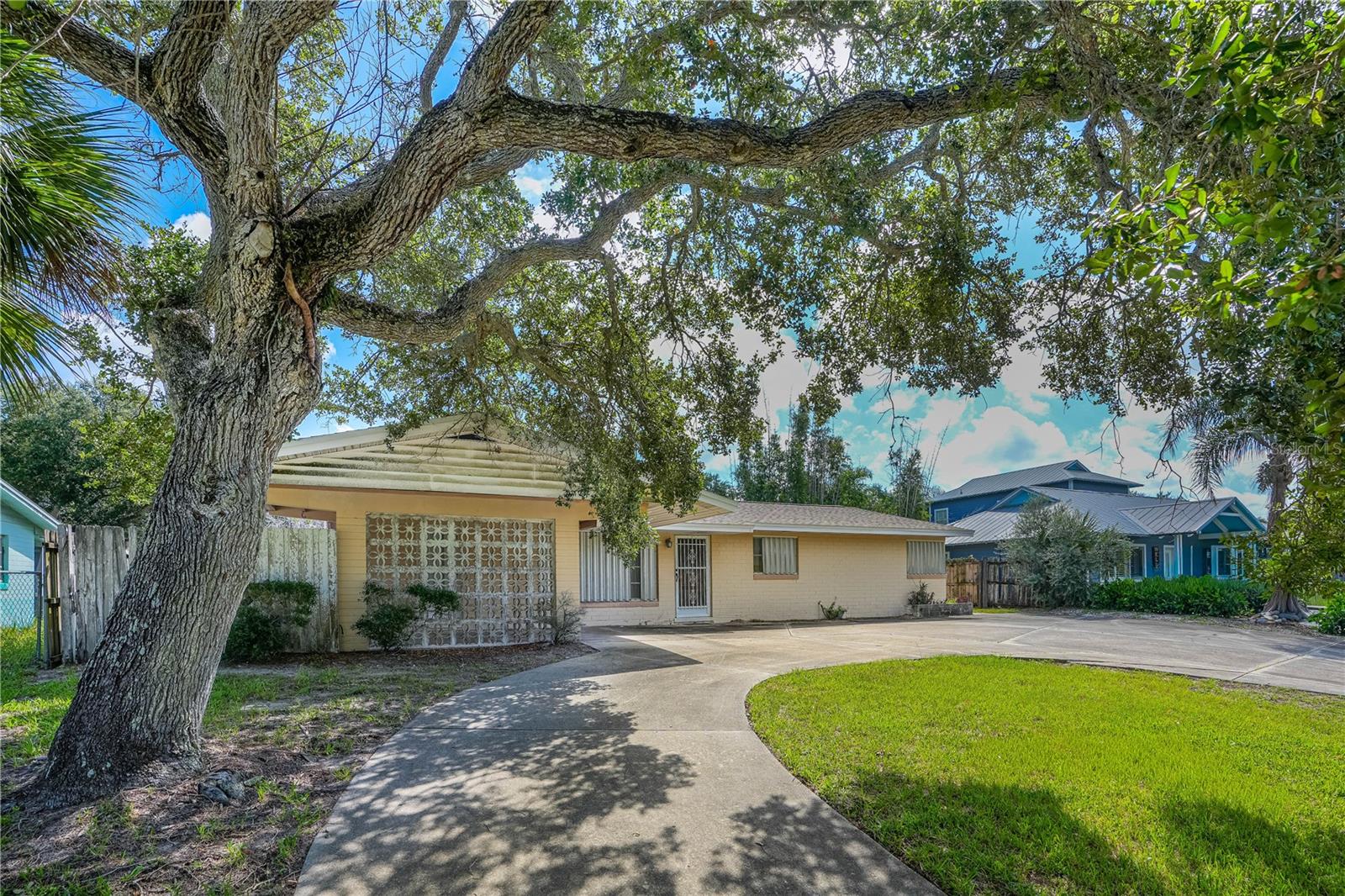 2005 Saxon, New Smyrna Beach, FL 32169