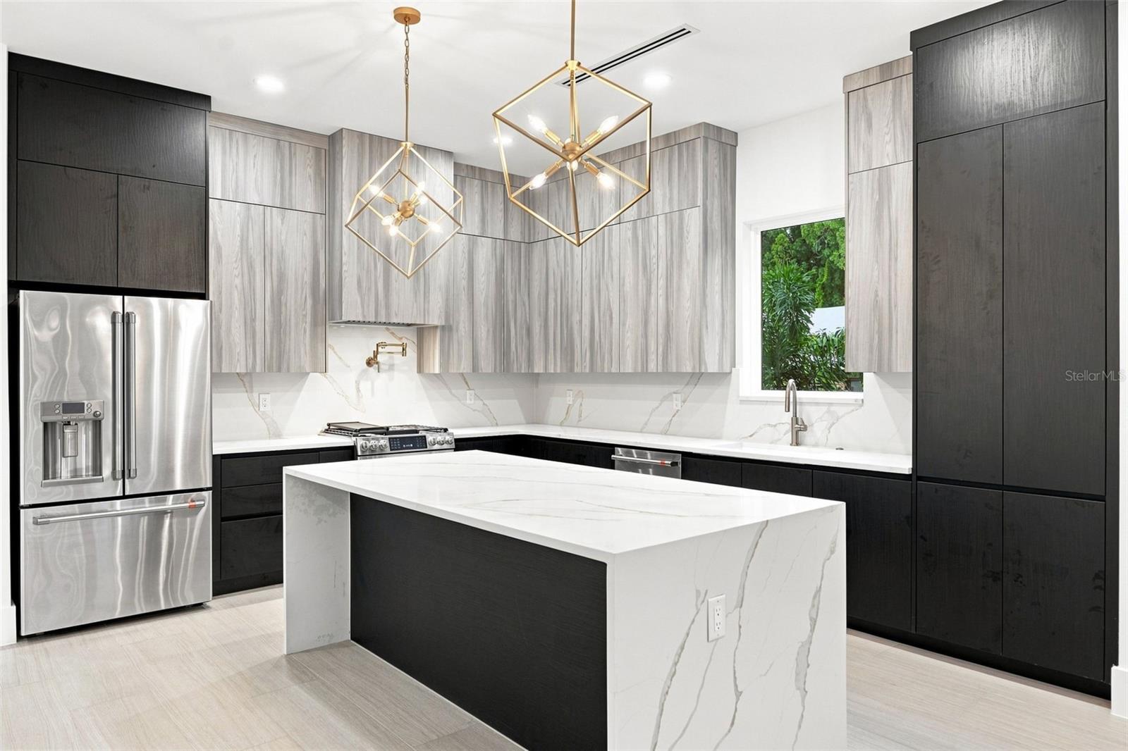 731 42nd, Sarasota, FL 34234