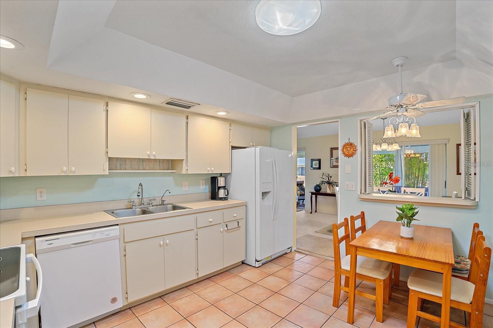 6948 Country Club Unit V-81, Sarasota, FL 34243