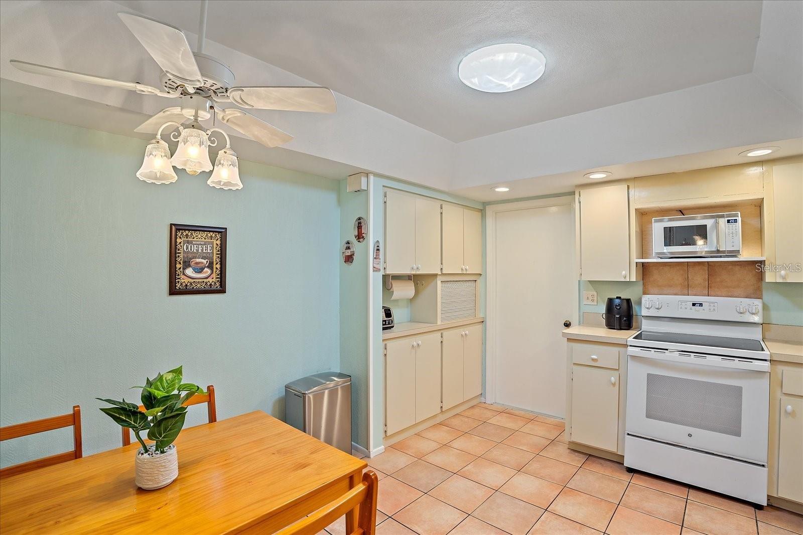 6948 Country Club Unit V-81, Sarasota, FL 34243