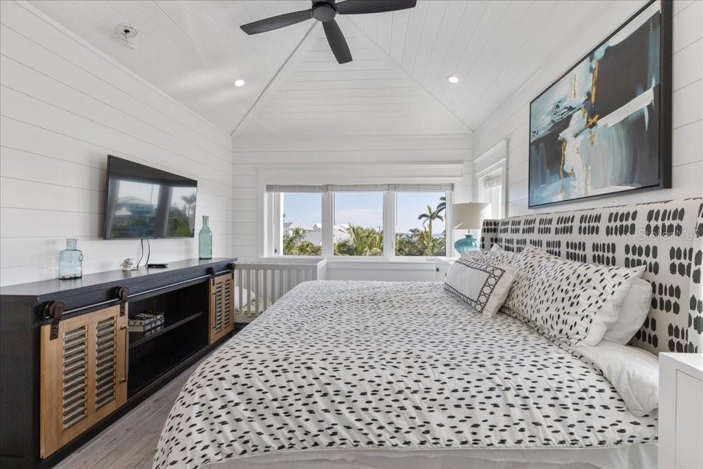 239 Harbor, Holmes Beach, FL 34217