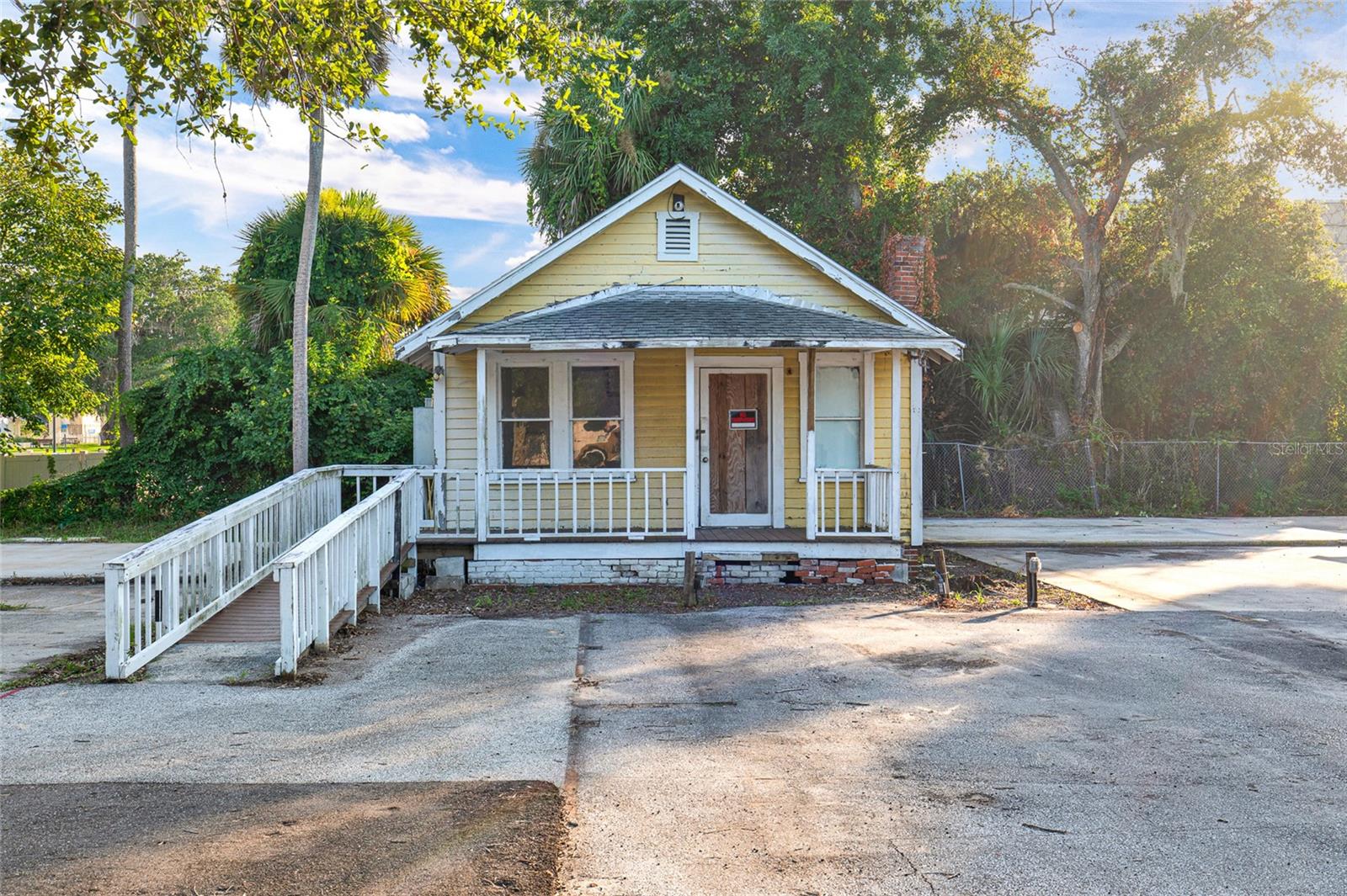 1042 Dixie, New Smyrna Beach, FL 32168