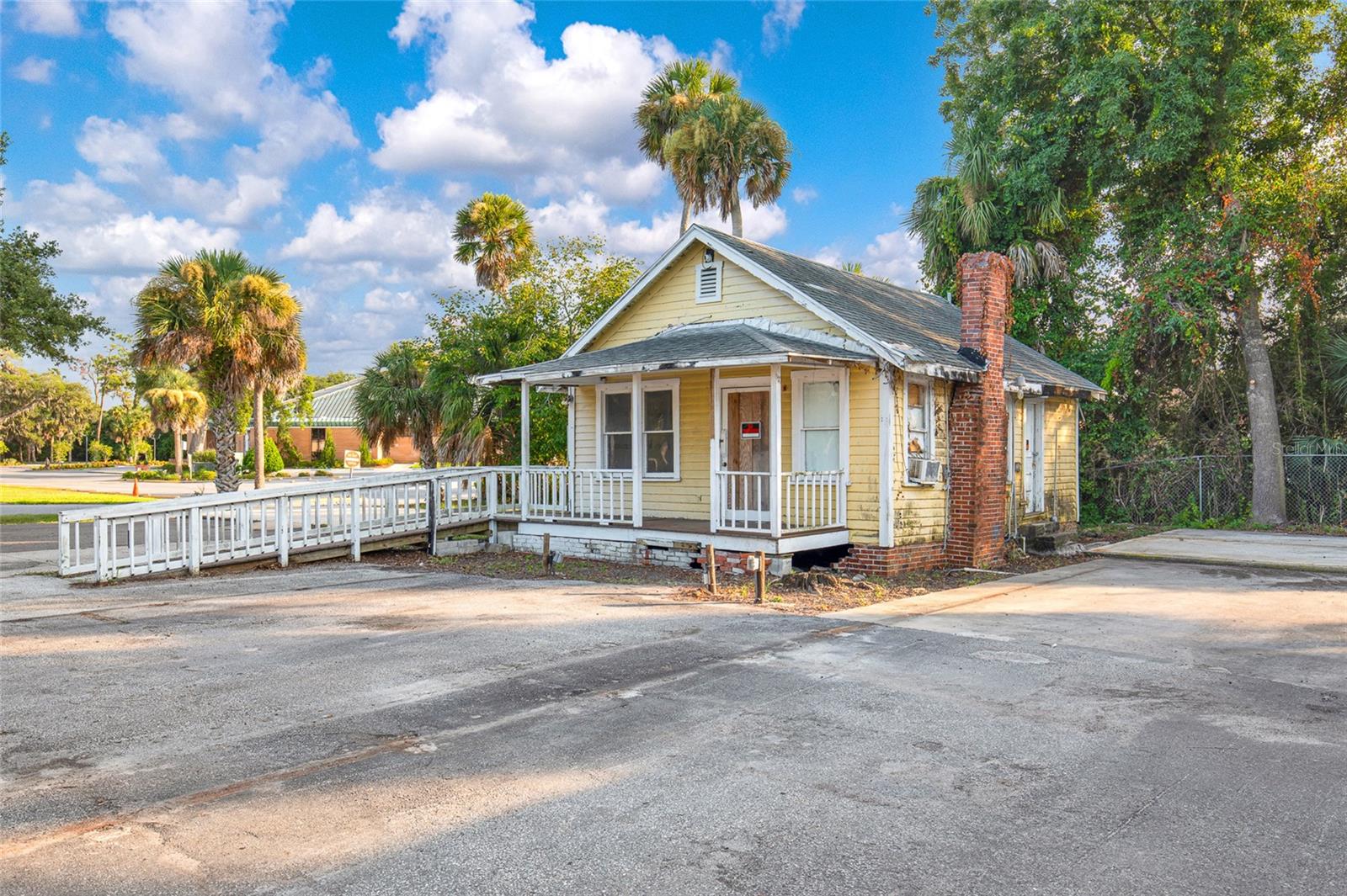 1042 Dixie, New Smyrna Beach, FL 32168
