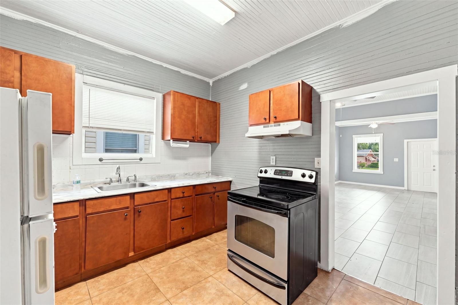 1609 Lake, Tampa, FL 33610