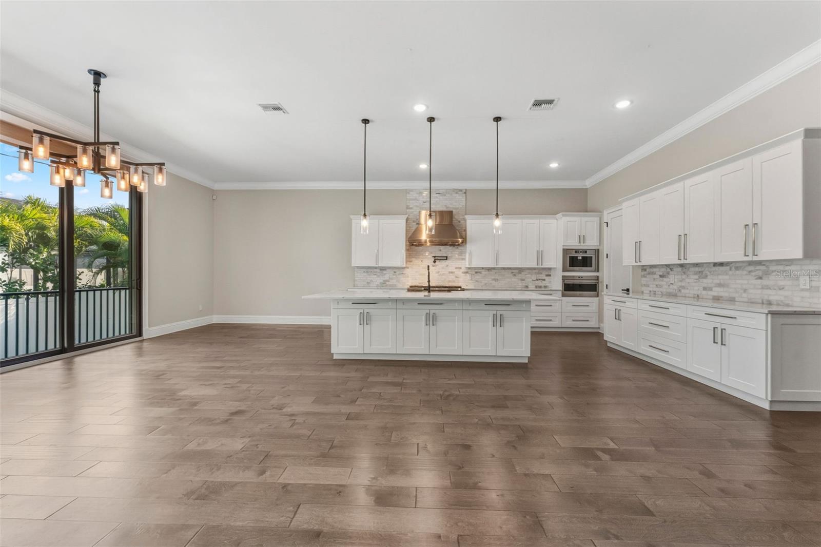 481 Davis, Tampa, FL 33606