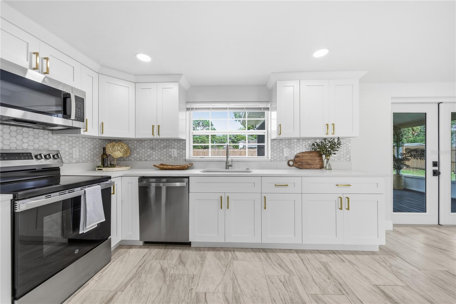 16134 Blackbeard Ln, Hudson, FL 34667