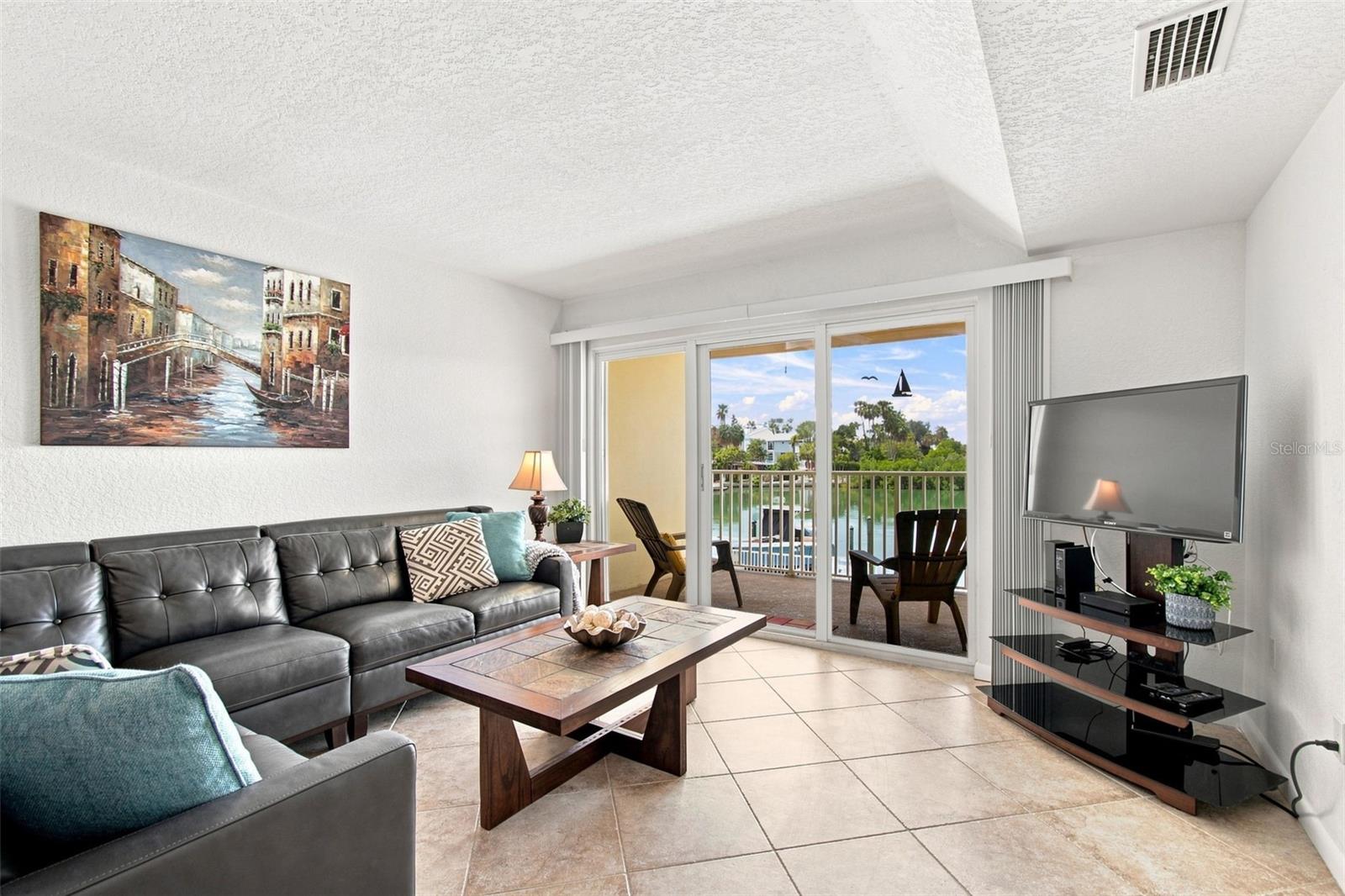 12100 Capri Unit 204, Treasure Island, FL 33706