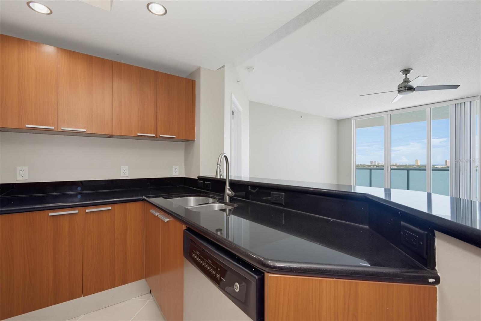 241 Riverside Unit 1006, Holly Hill, FL 32117