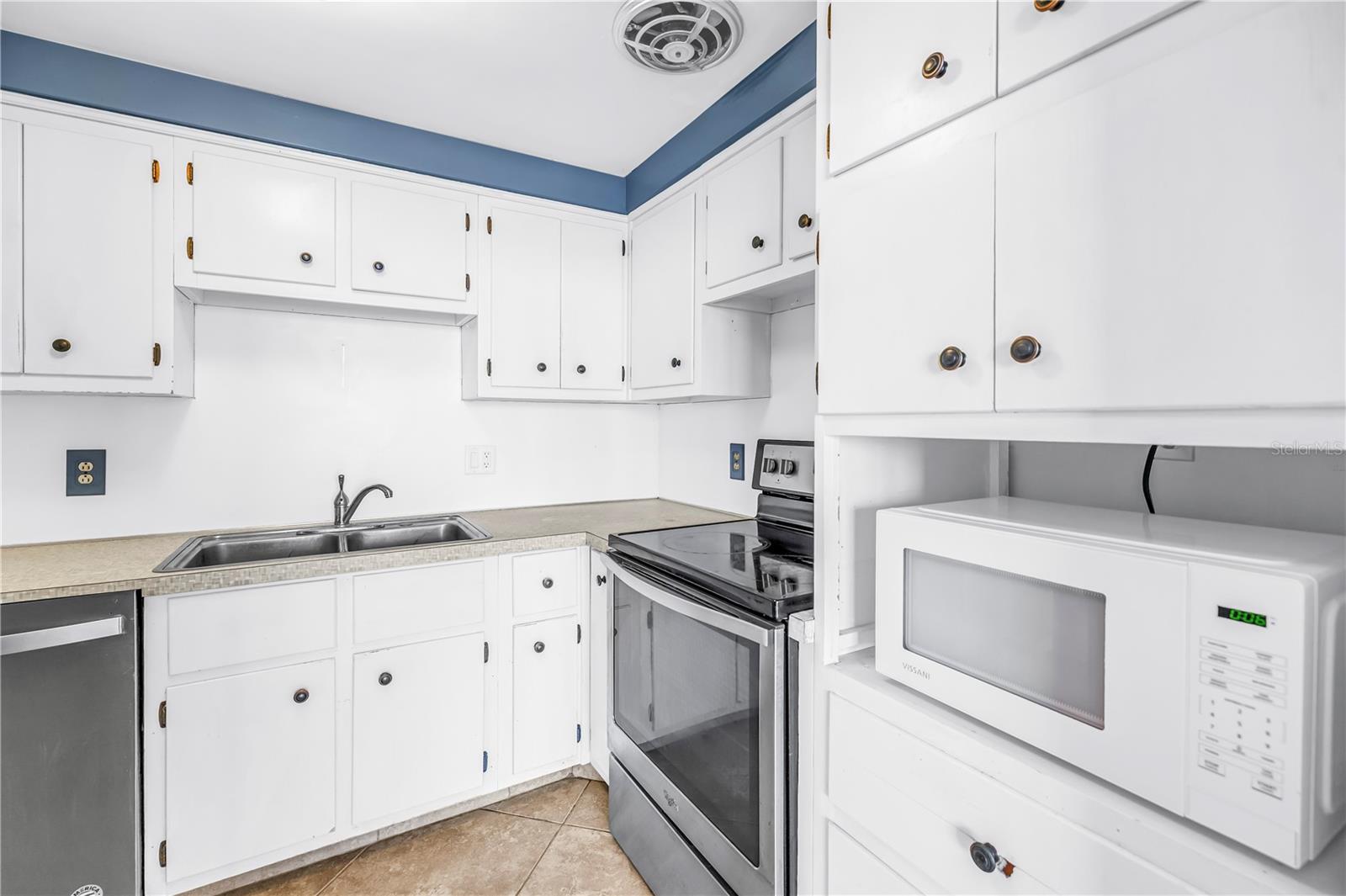 7000 Beach Unit 307, St Pete Beach, FL 33706