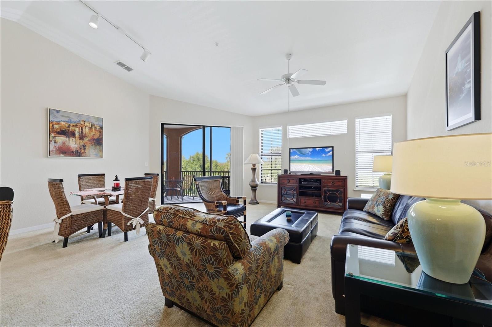 8325 38th Street Unit 307, Sarasota, FL 34243