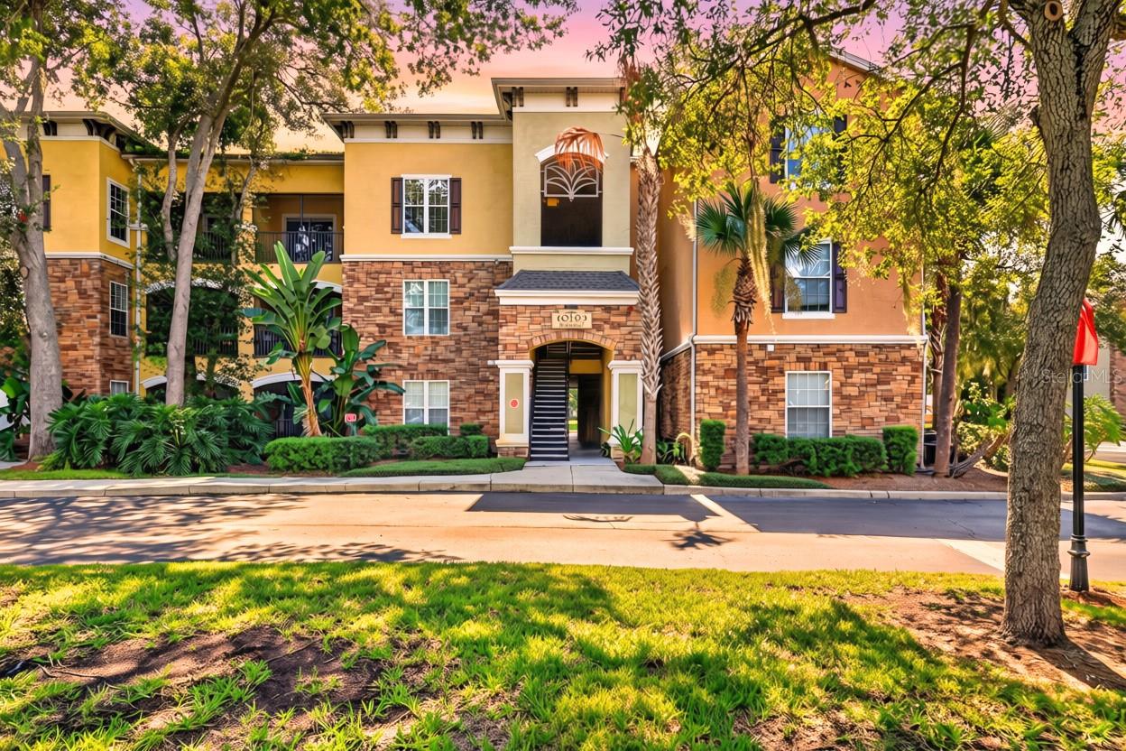 10103 Courtney Oaks Unit 302, Tampa, FL 33619