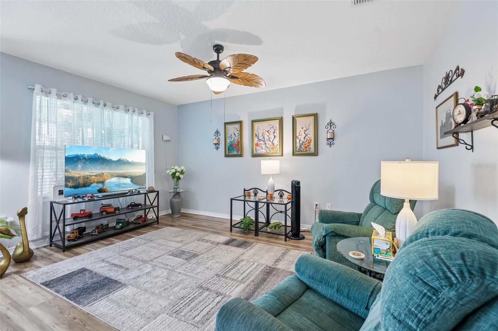 1768 Henin, Tavares, FL 32778