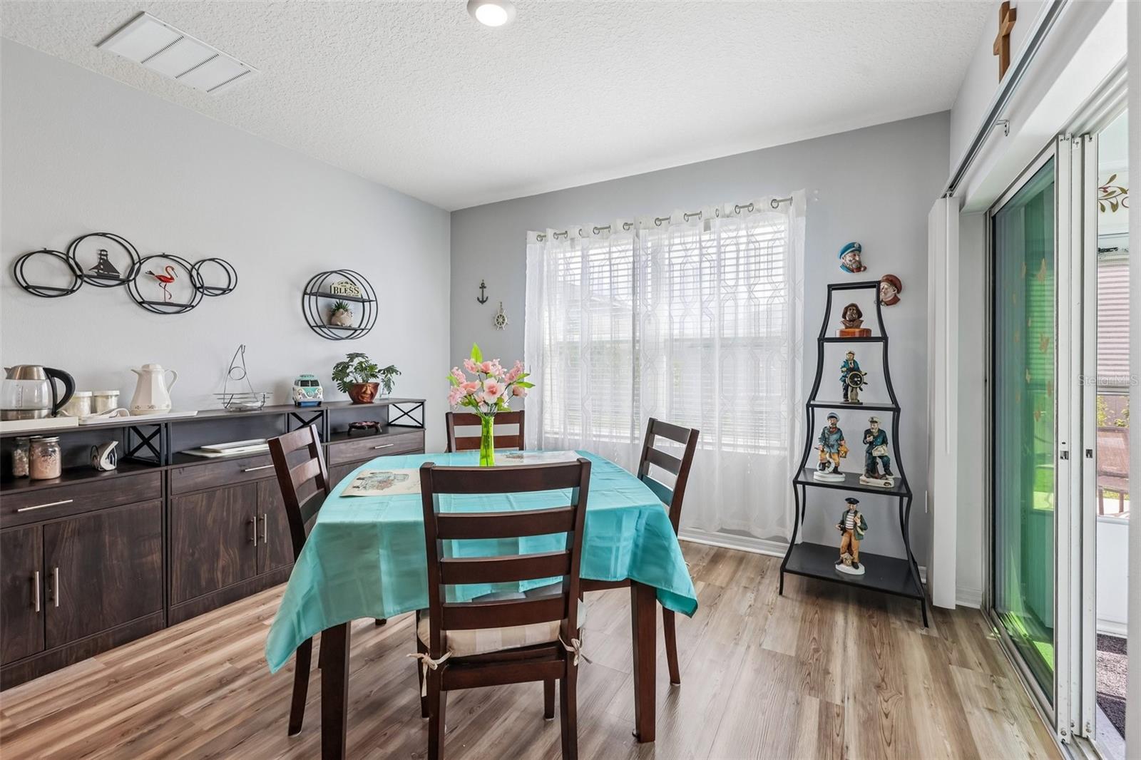1768 Henin, Tavares, FL 32778