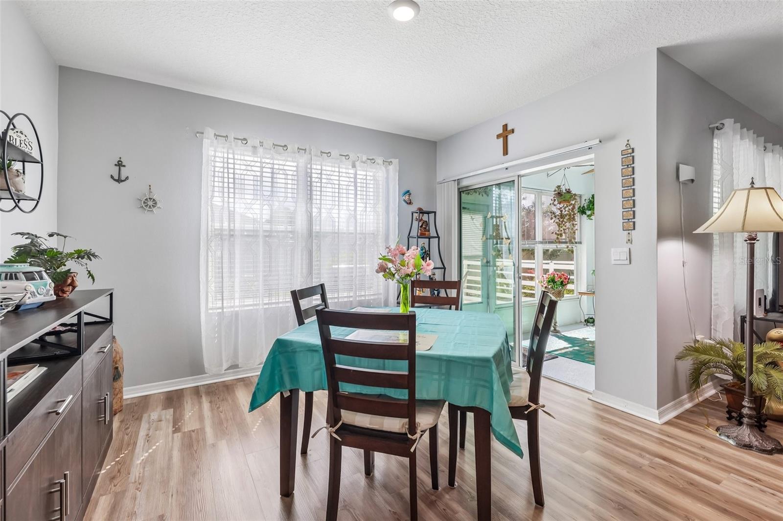 1768 Henin, Tavares, FL 32778