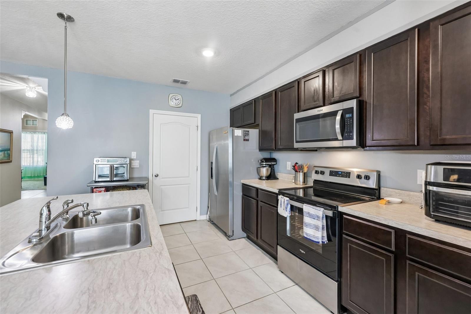 1768 Henin, Tavares, FL 32778