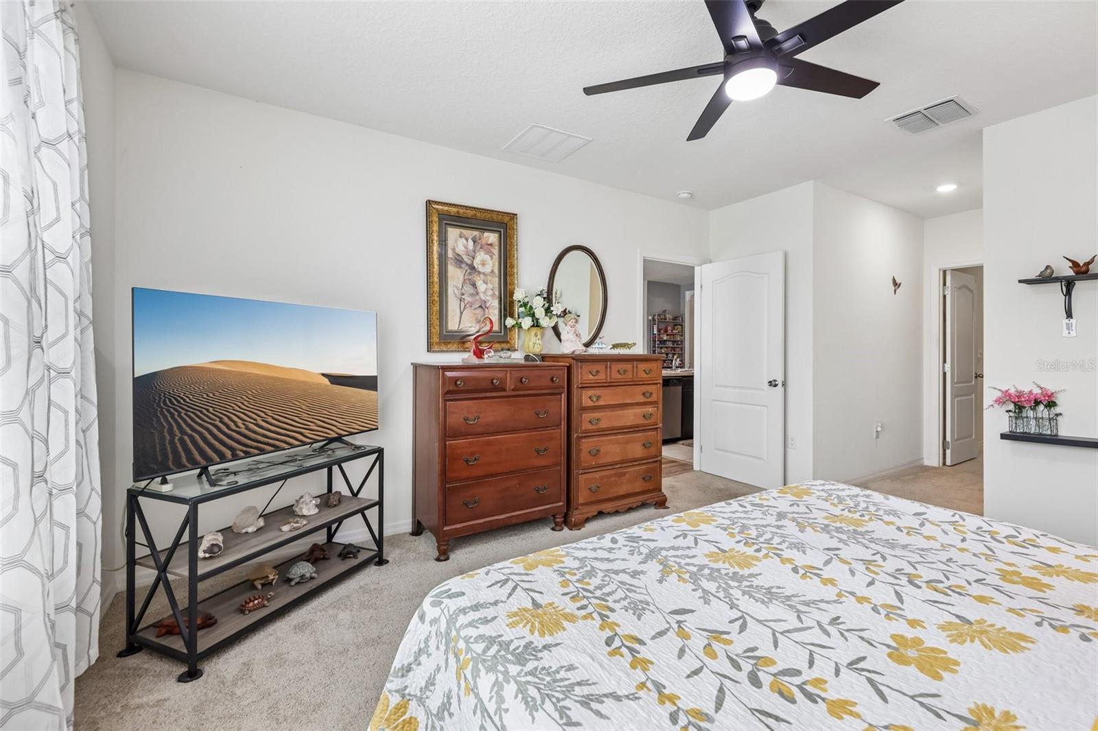 1768 Henin, Tavares, FL 32778