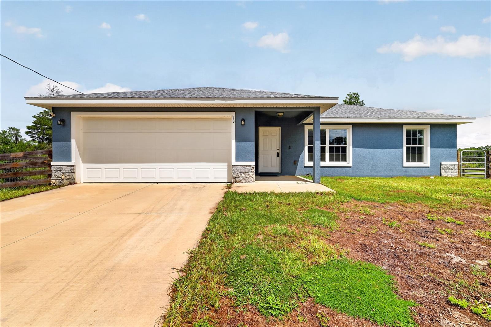 23 Fisher Loop, Ocklawaha, FL 32179