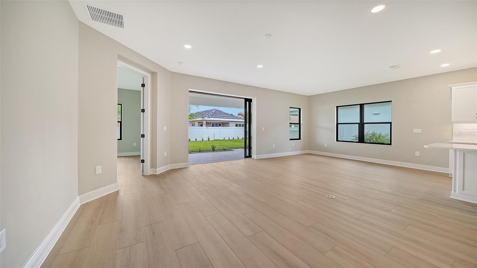 8071 Anthirium, Sarasota, FL 34240
