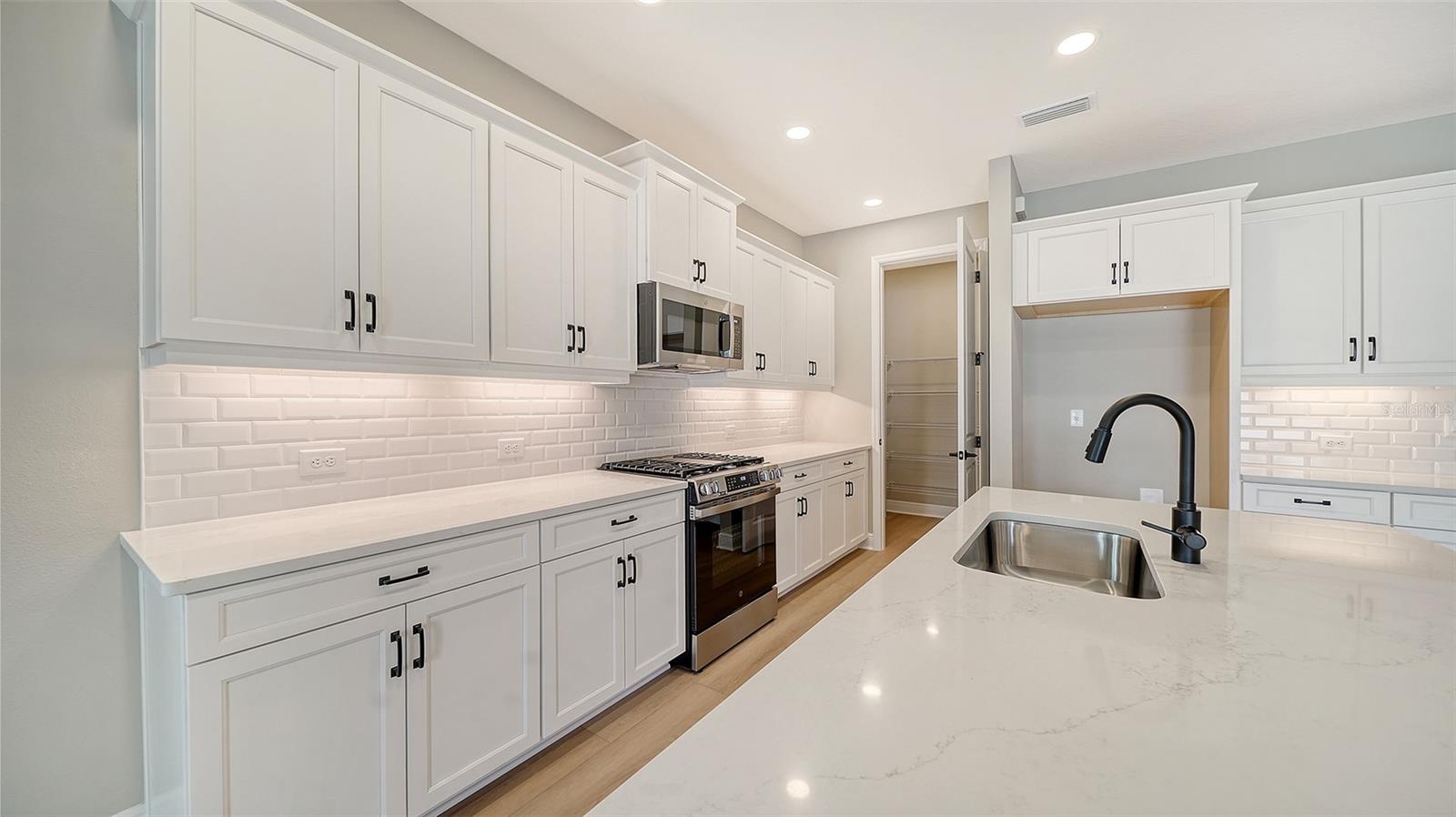 8071 Anthirium, Sarasota, FL 34240