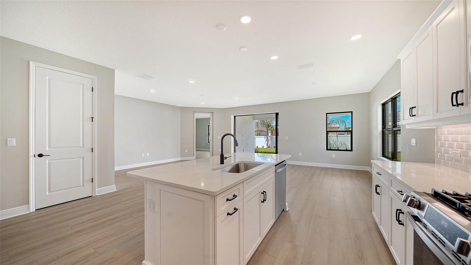 8071 Anthirium, Sarasota, FL 34240