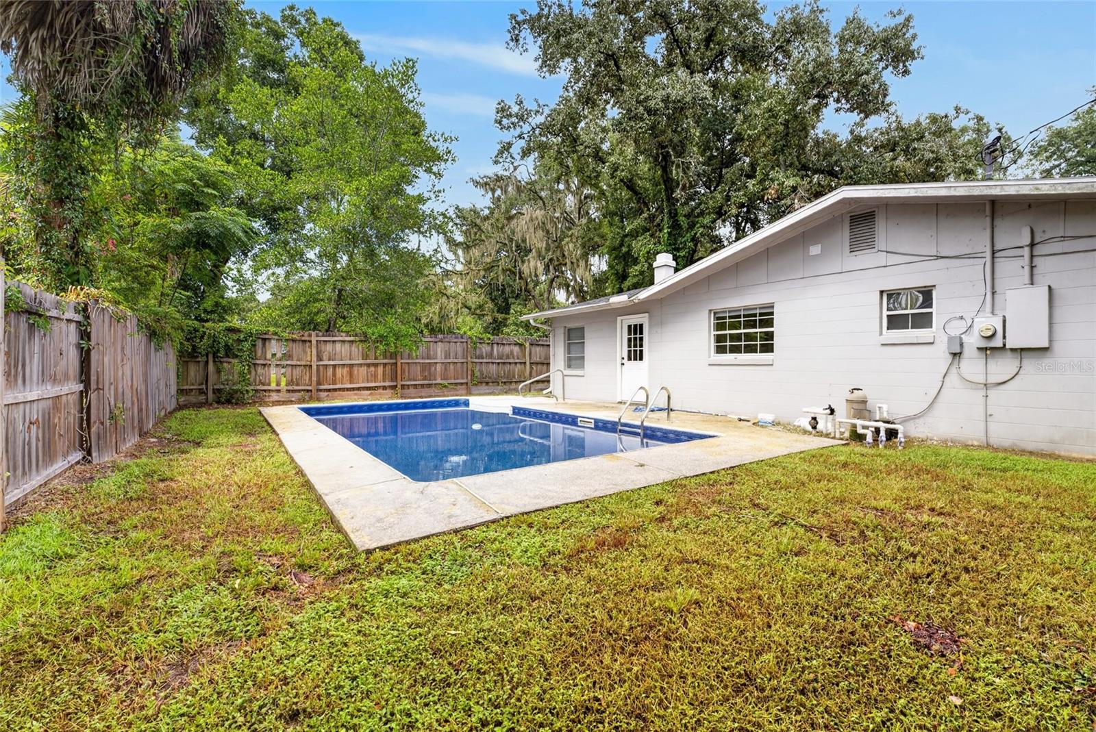 729 26th, Ocala, FL 34471