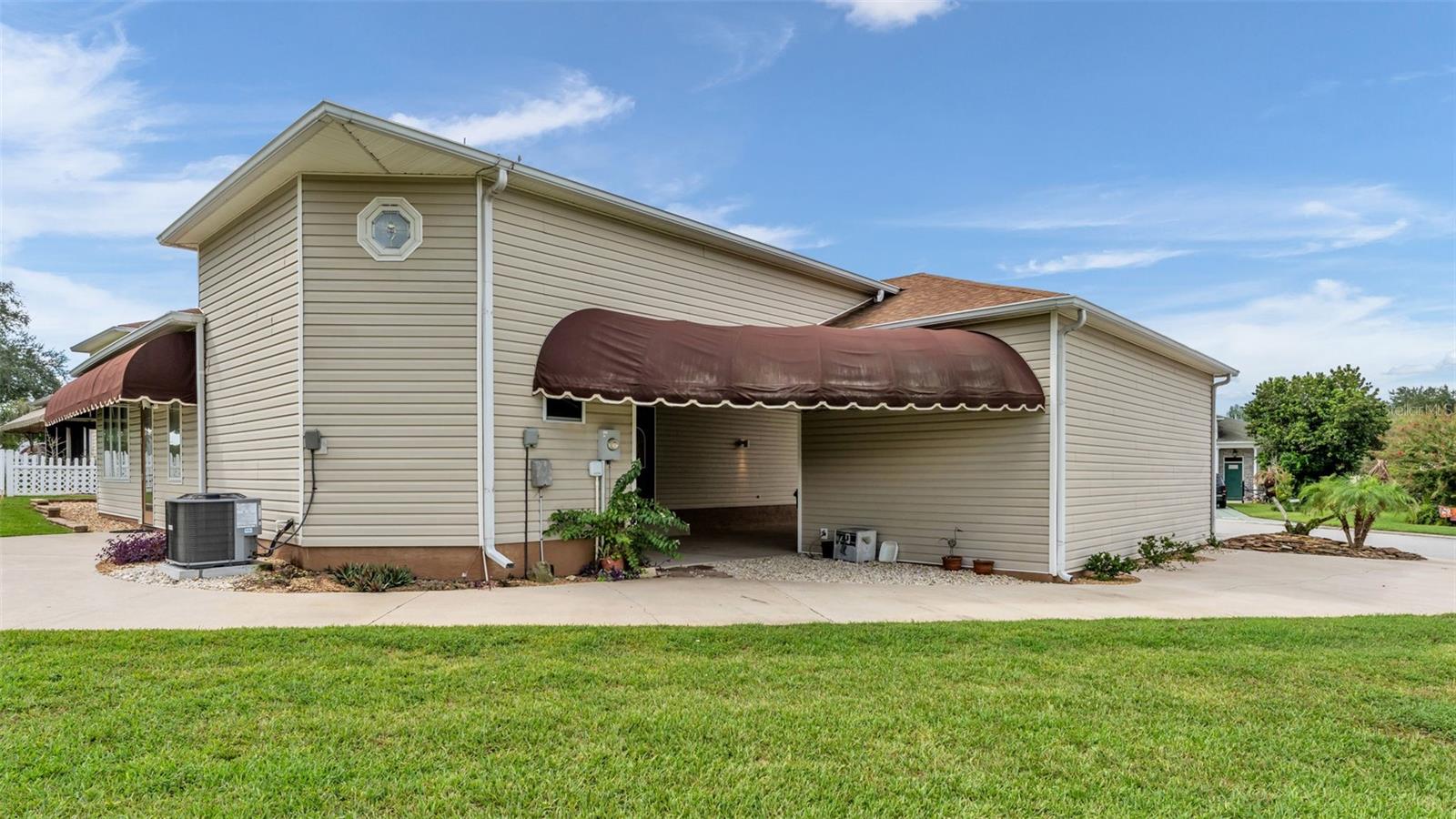 1239 Motorcoach, Polk City, FL 33868