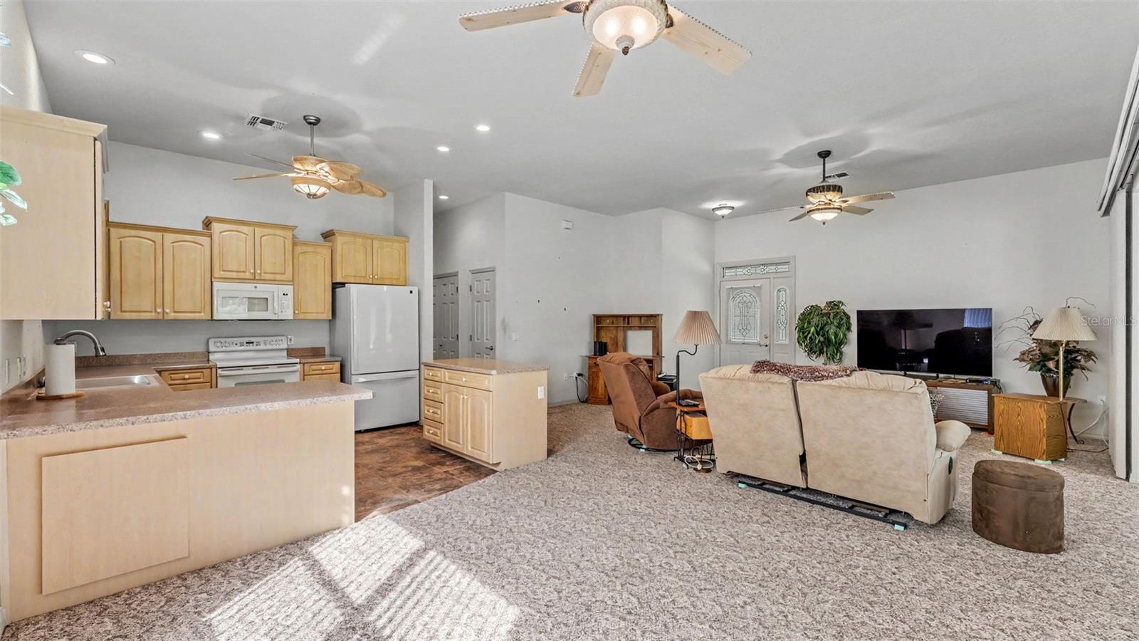 1239 Motorcoach, Polk City, FL 33868