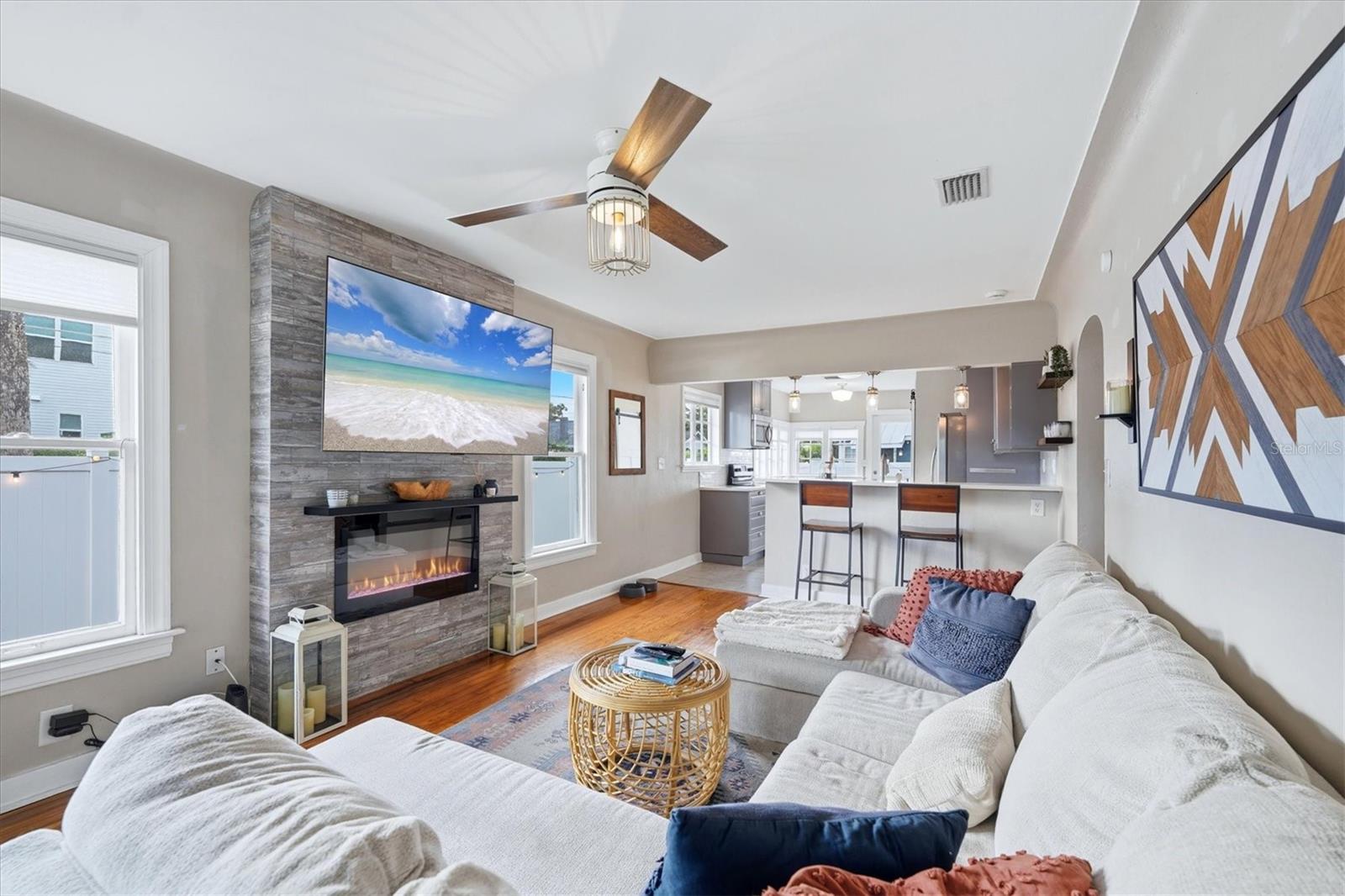 2363 4th, St Petersburg, FL 33713