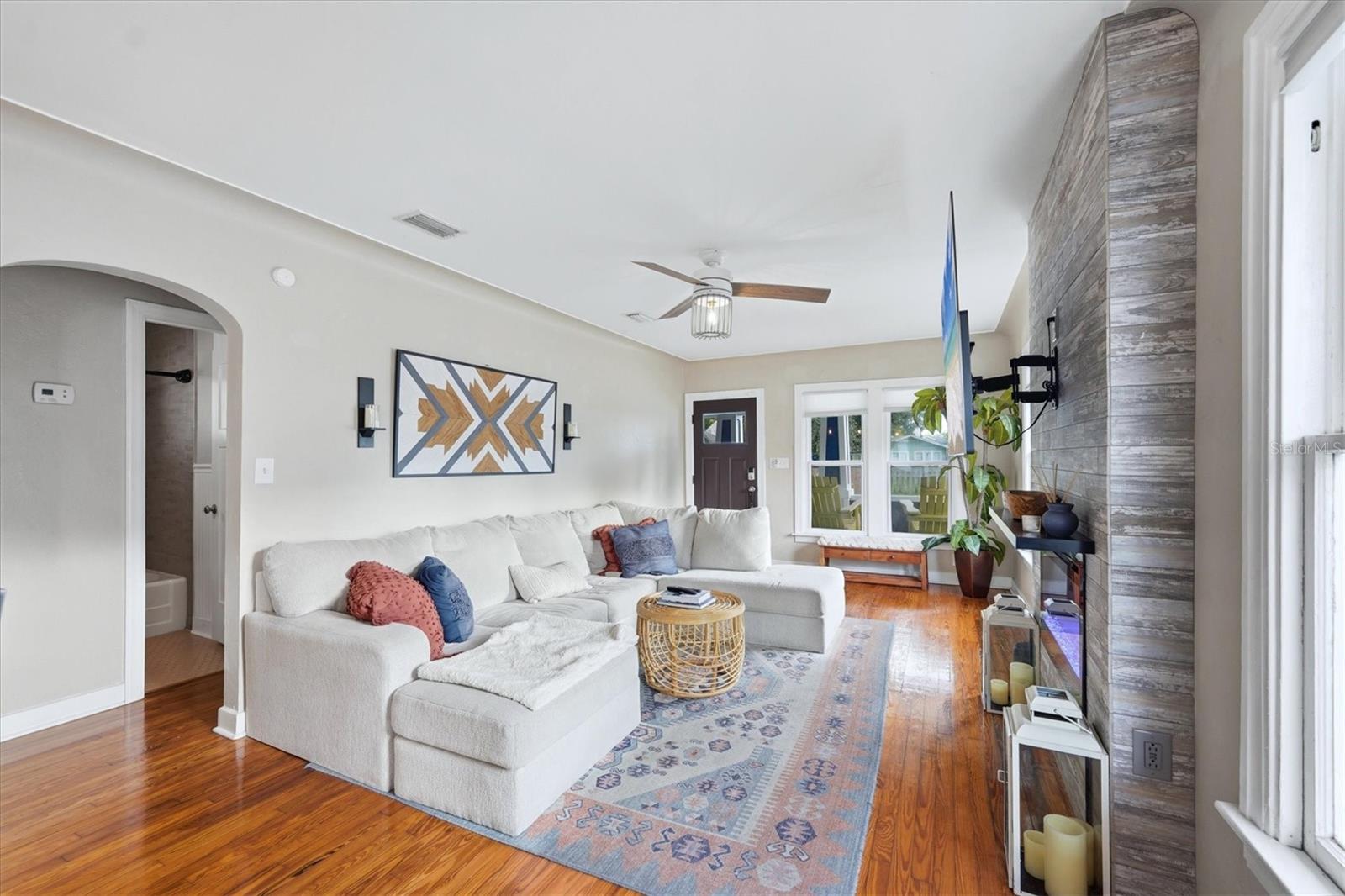 2363 4th, St Petersburg, FL 33713
