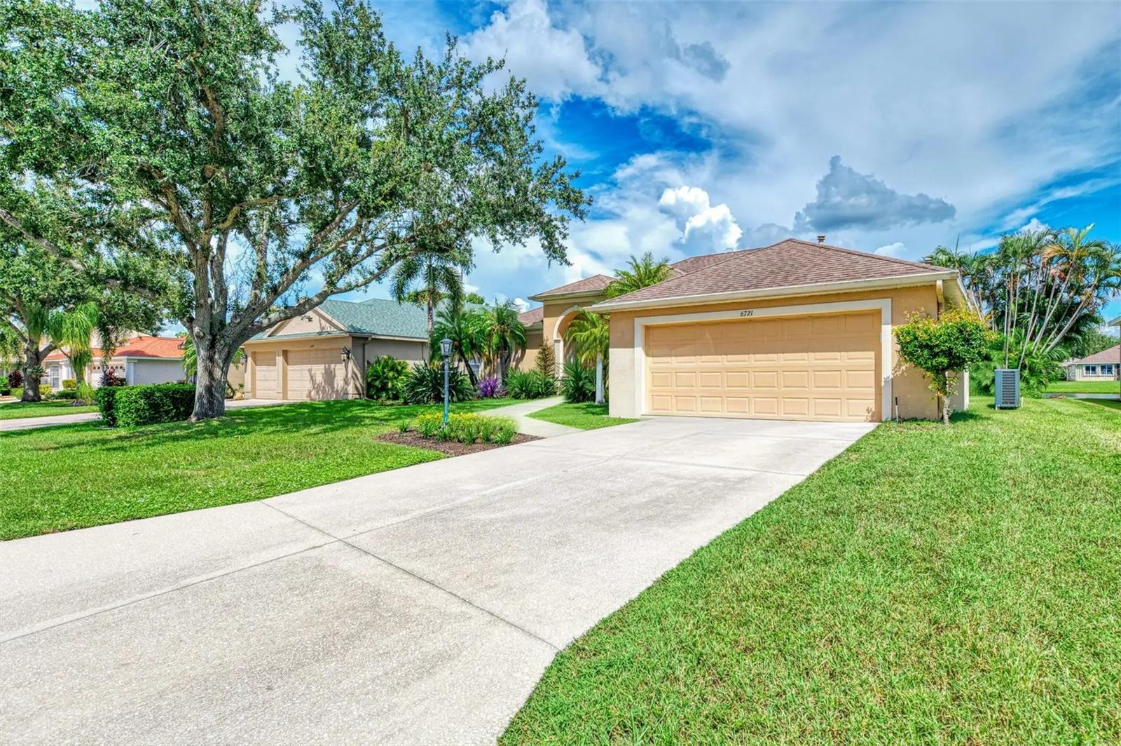 6721 Carlyle, Sarasota, FL 34243