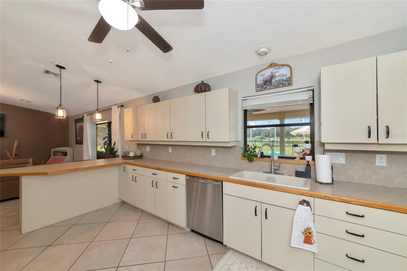 710 Myakka Rd, Sarasota, FL 34240