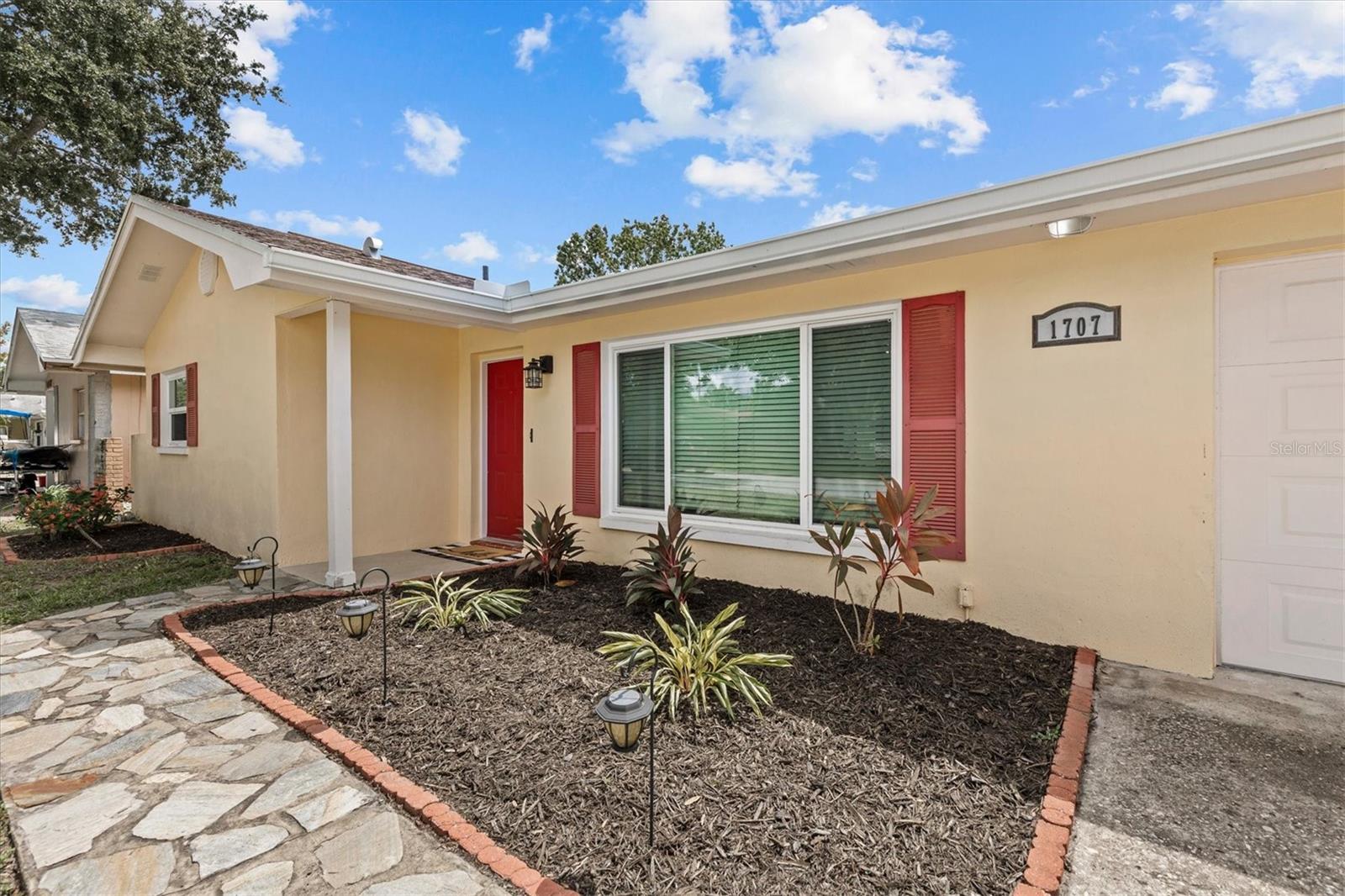 1707 Hibiscus Circle N, Oldsmar, FL 34677