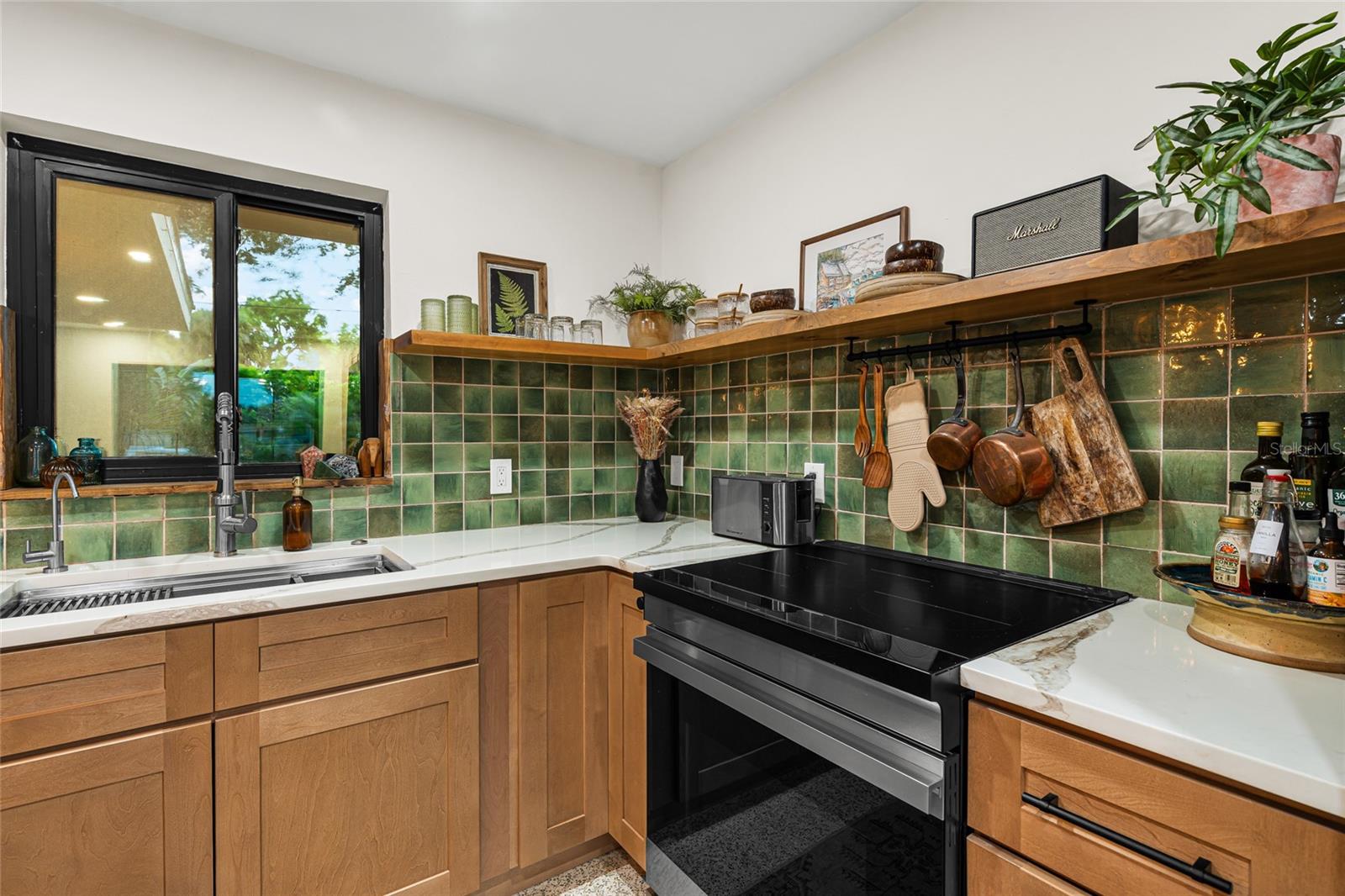 2410 Valencia, Sarasota, FL 34239