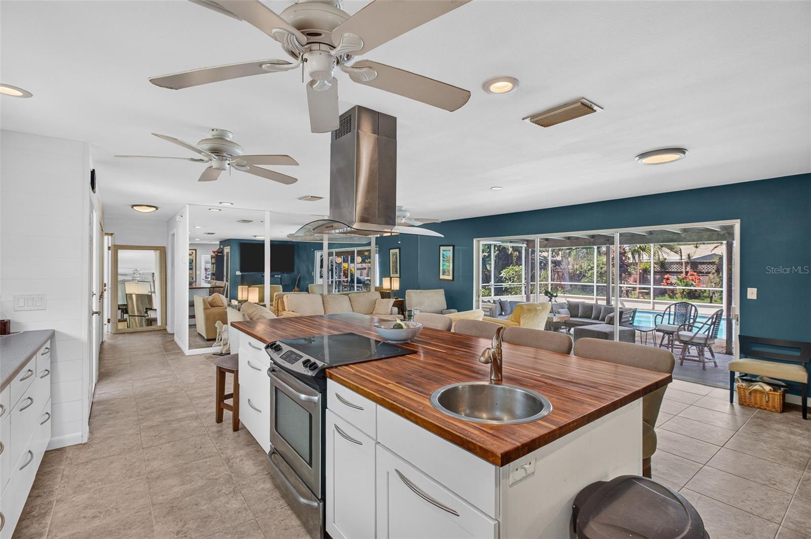 11420 Oval, Largo, FL 33774