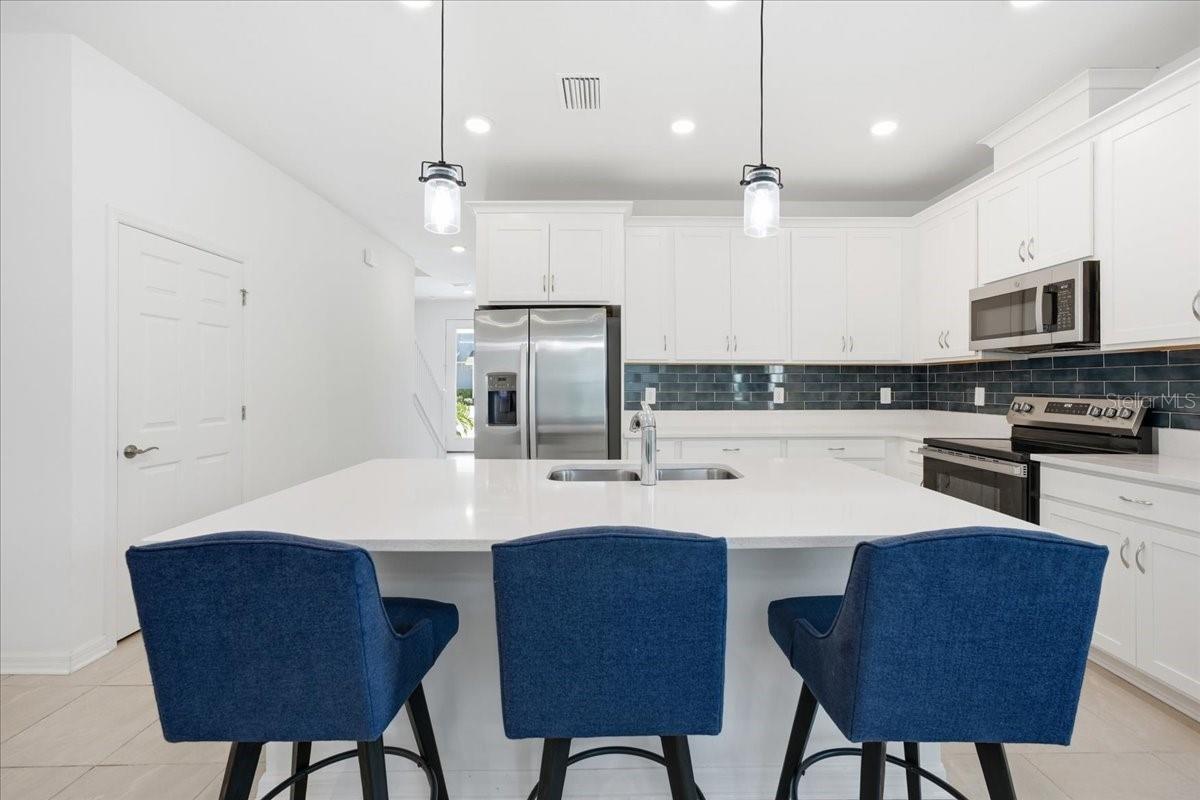 1872 Stern, Sarasota, FL 34240