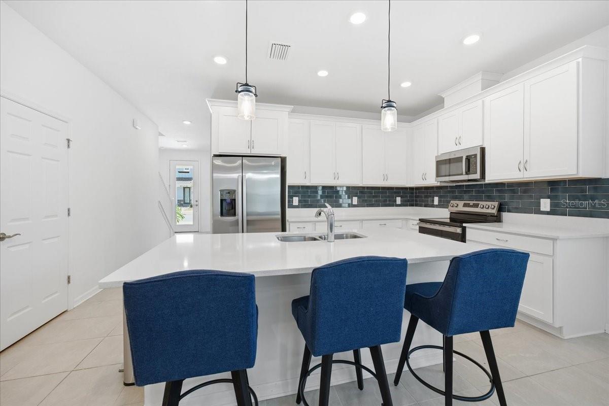1872 Stern, Sarasota, FL 34240