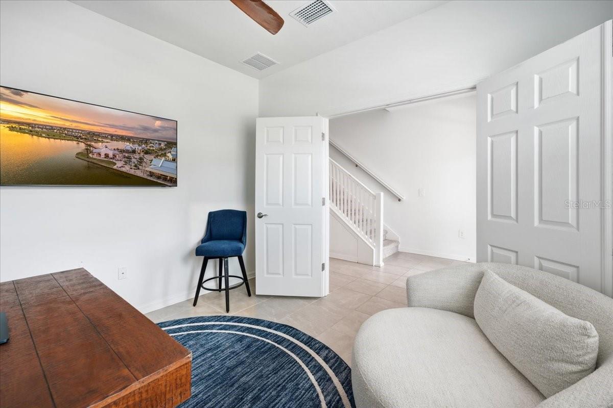 1872 Stern, Sarasota, FL 34240