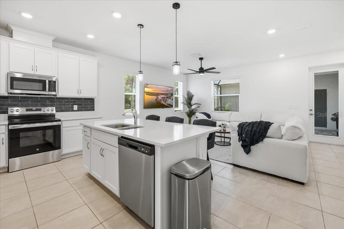 1872 Stern, Sarasota, FL 34240