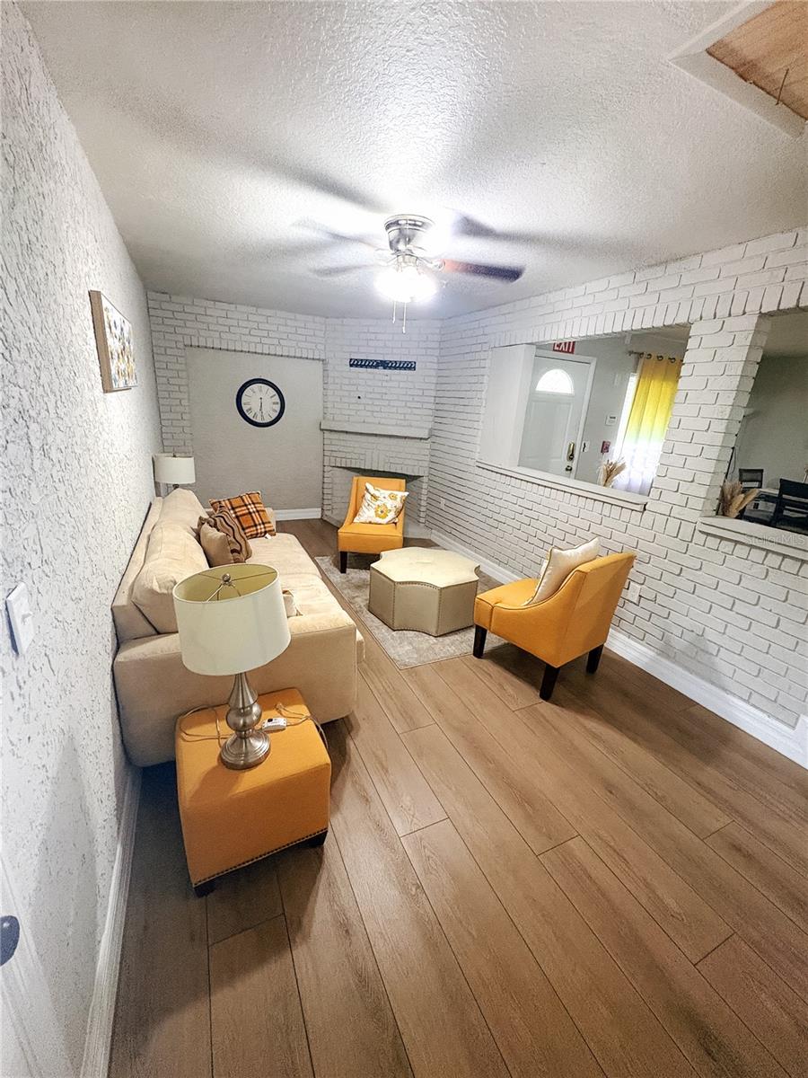 6324 Lorenzo, Orlando, FL 32818