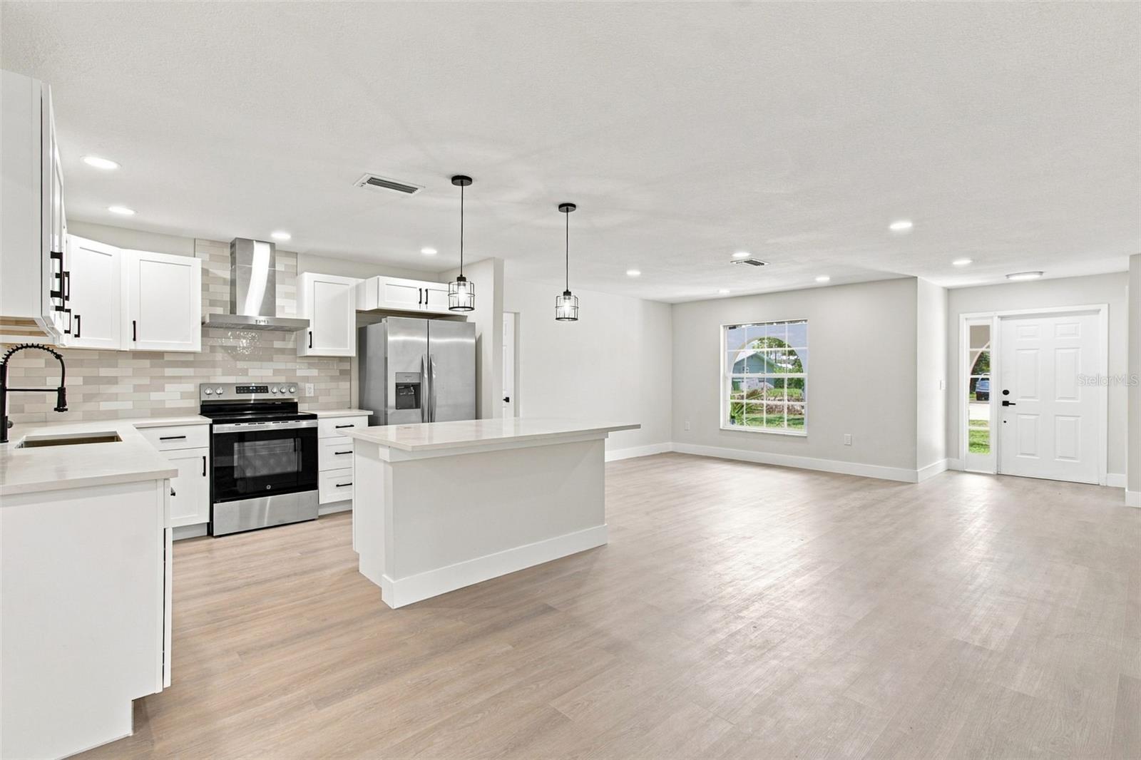 216 23rd, Bradenton, FL 34208
