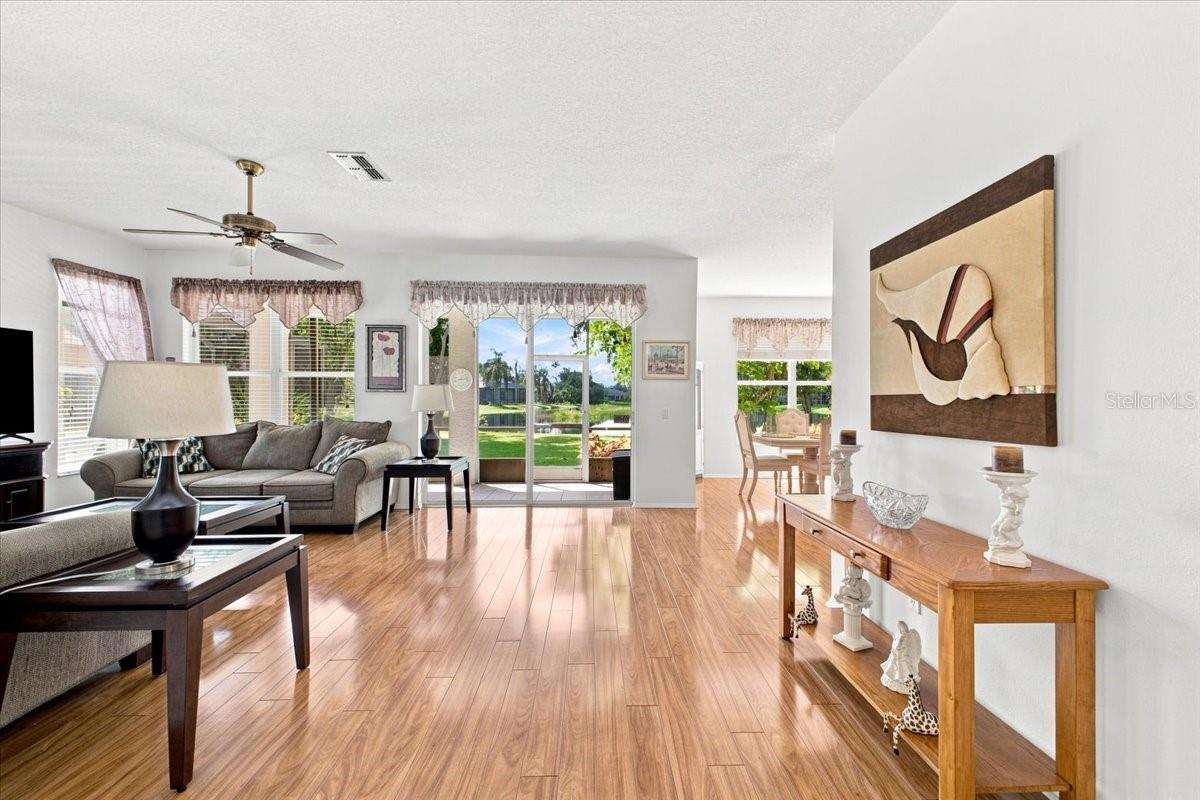4002 2nd Dr NE, Bradenton, FL 34208