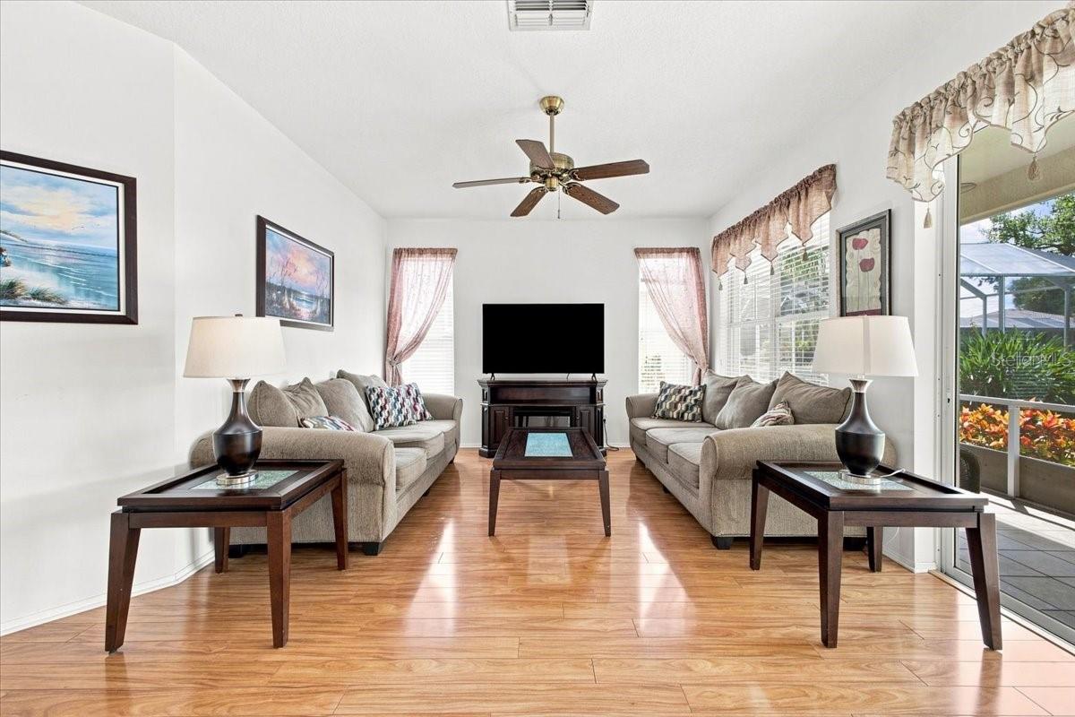 4002 2nd Dr NE, Bradenton, FL 34208