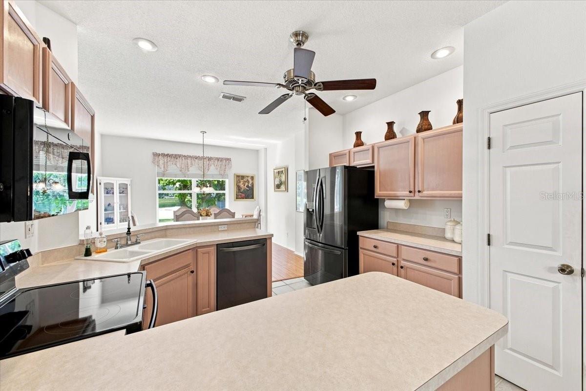 4002 2nd Dr NE, Bradenton, FL 34208
